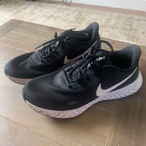 Black Nike size 9 shoes